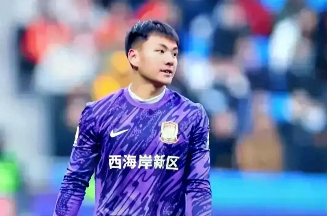 杏彩体育独家报道：申花瞄准青岛西海岸年轻门将李昊，2000万转会费能否解决门将短板 | 杏彩体育