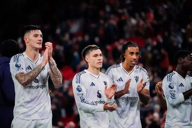 皇冠体育独家专栏：曼联半亿中场惨遭弃用！近5轮仅踢13分钟 冬窗面临离队