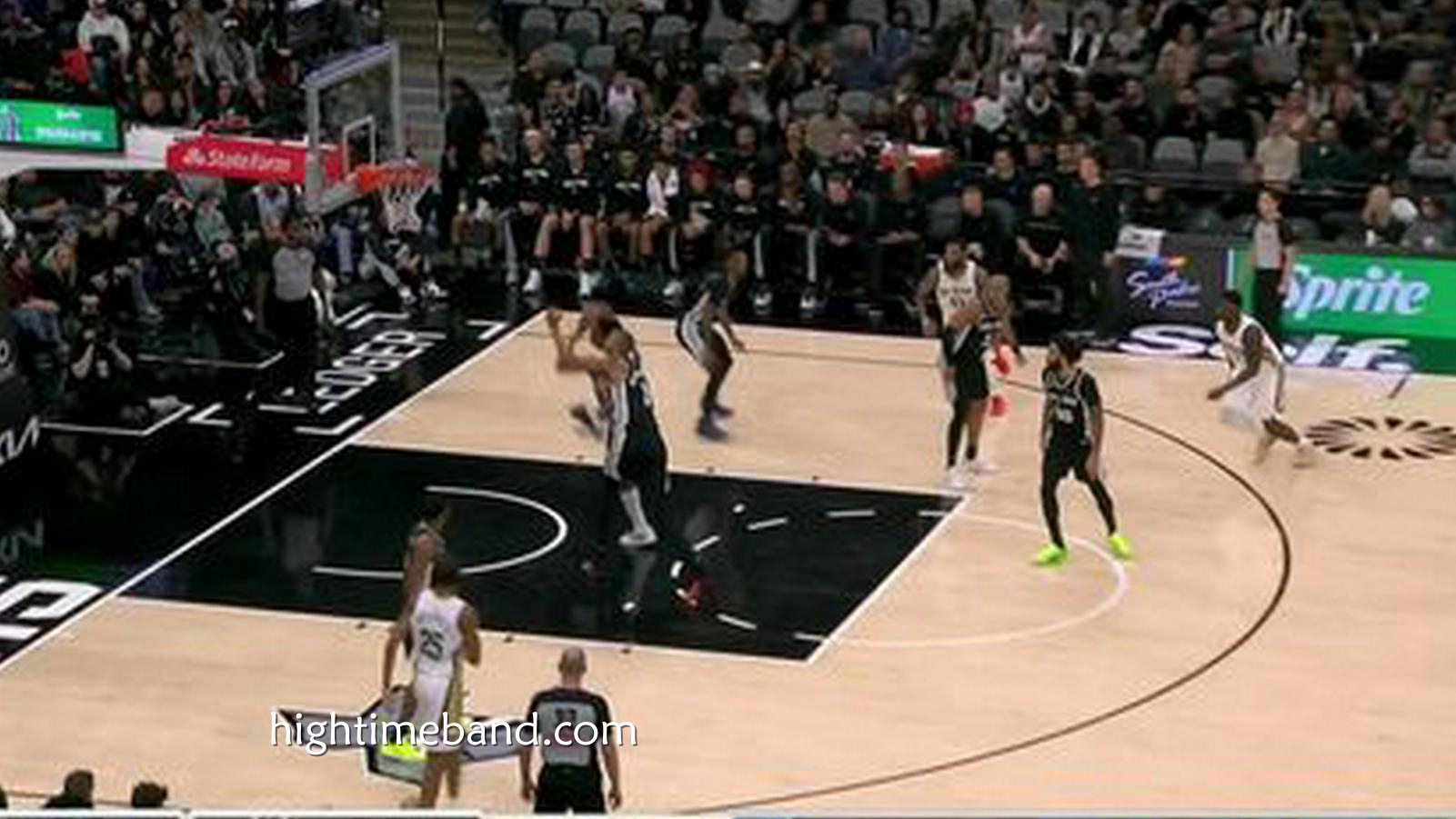 皇冠体育特别点评:爆冷!西部倒数第一击败西部第二 文班惨遭隔扣未能率队完成20分逆转