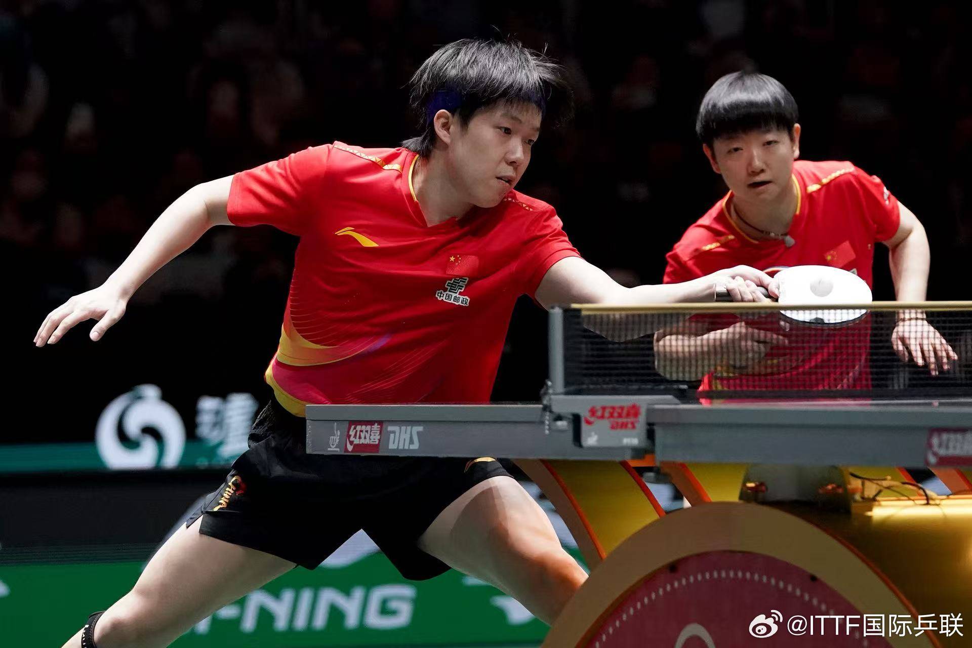 皇冠体育独家报道：混团世界杯｜莎头组合得分王曼昱胜伊藤 中国8-5日本夺八连胜 | 皇冠体育